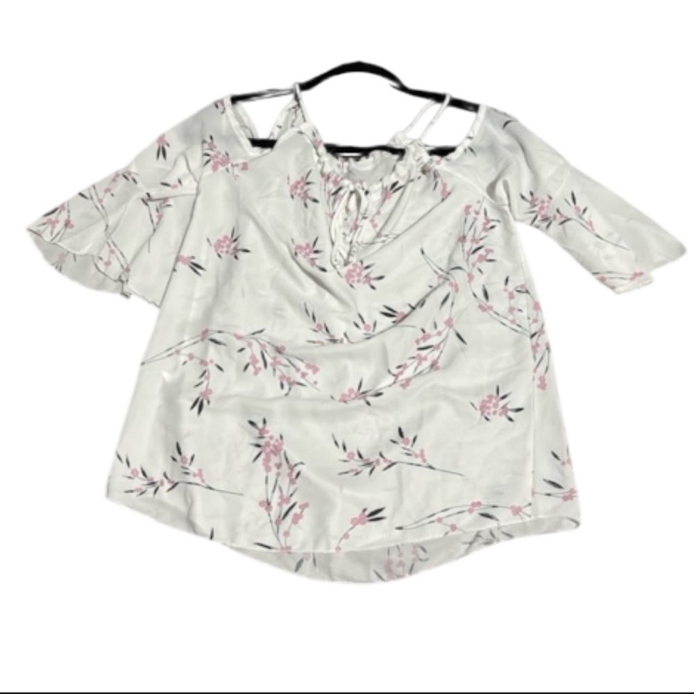 NanaMacs White floral off the shoulder top. SMALL